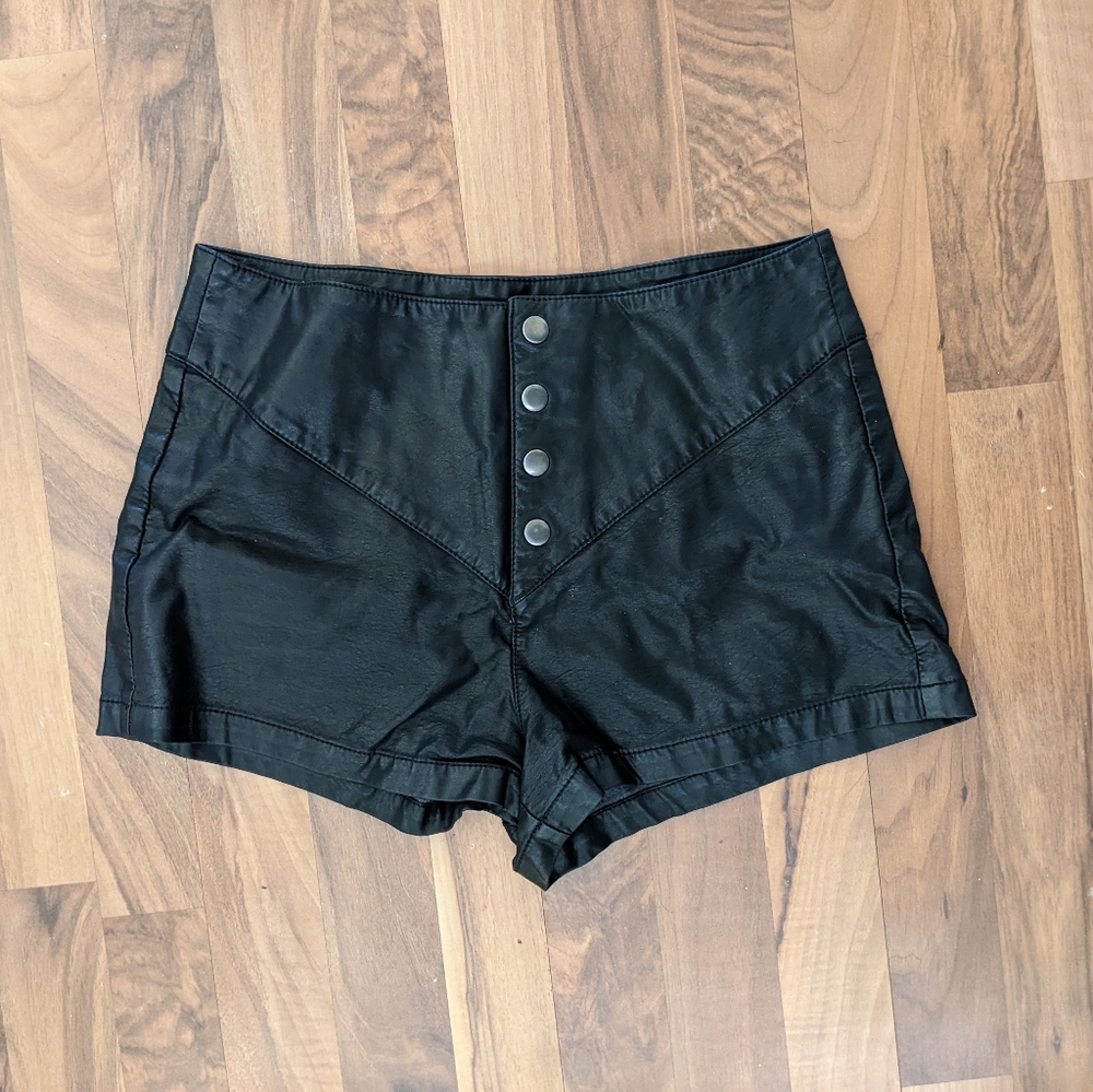 Kendall & Kylie Women's High Rise Faux Leather Black Shorts